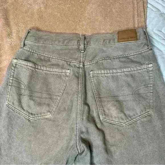 American Eagle Size 4. Button Fly Front. Green. Front pockets - Picture 5 of 9